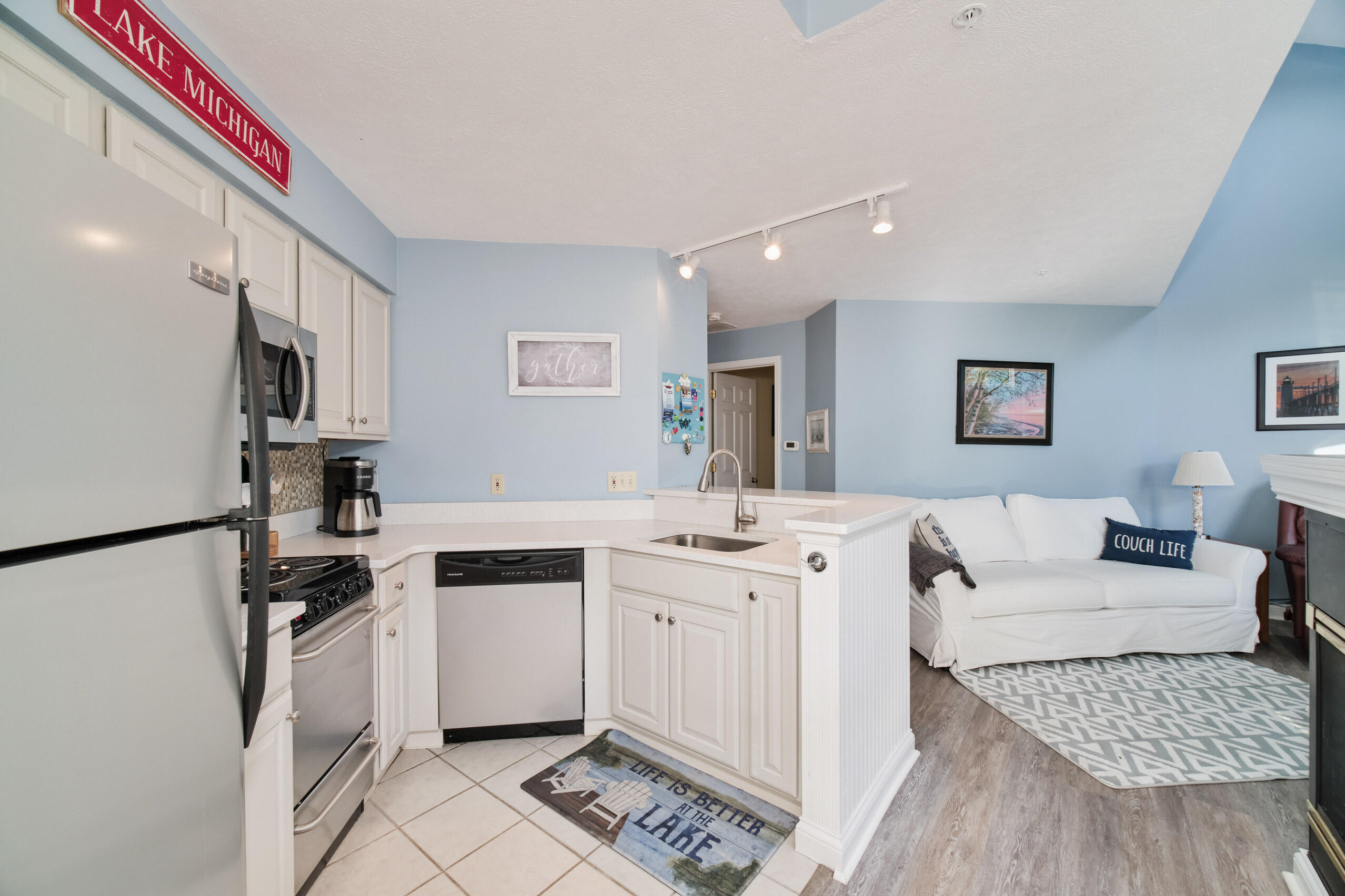 70 Brookharbor South Manistee, MI 49660 - Photo 11 of 28 Kitchen