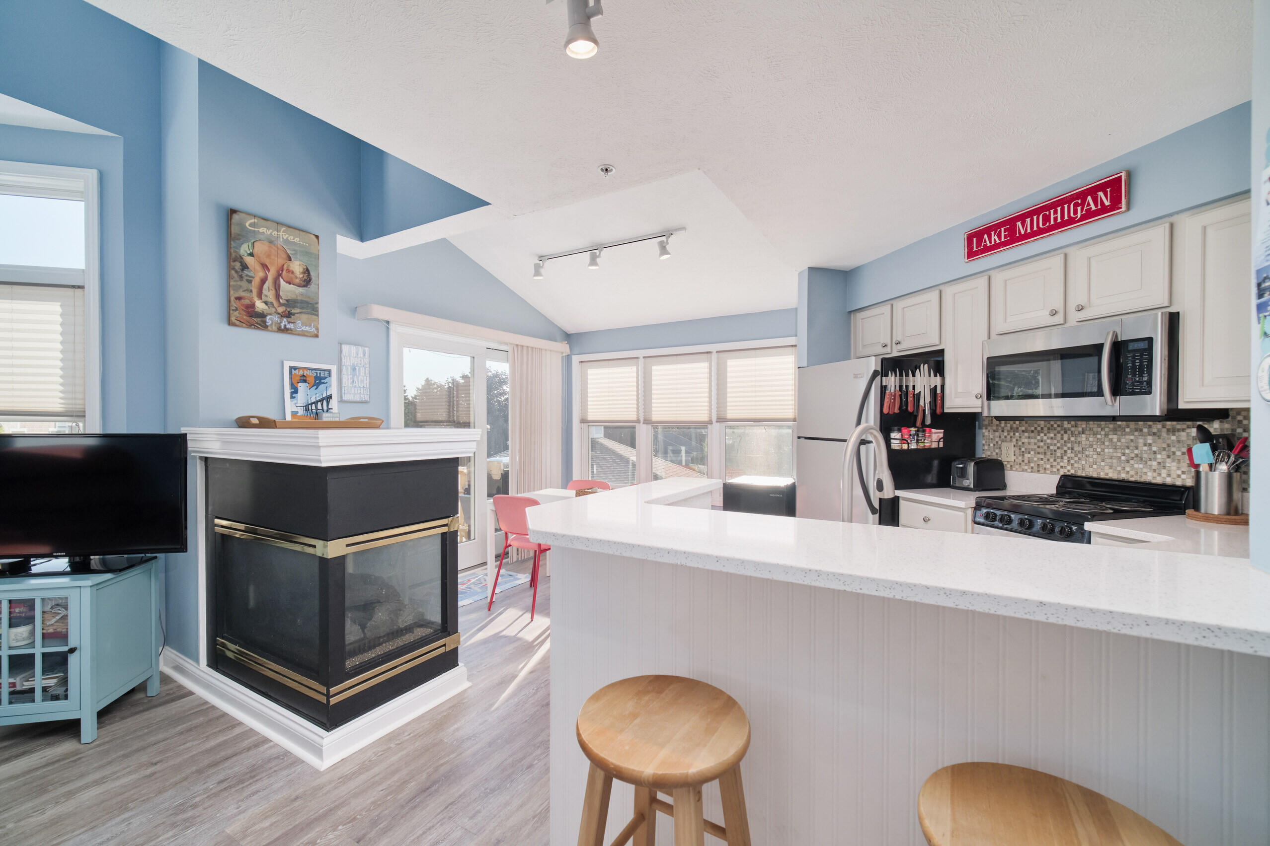 70 Brookharbor South Manistee, MI 49660 - Photo 12 of 28 Snack Bar & Fireplace