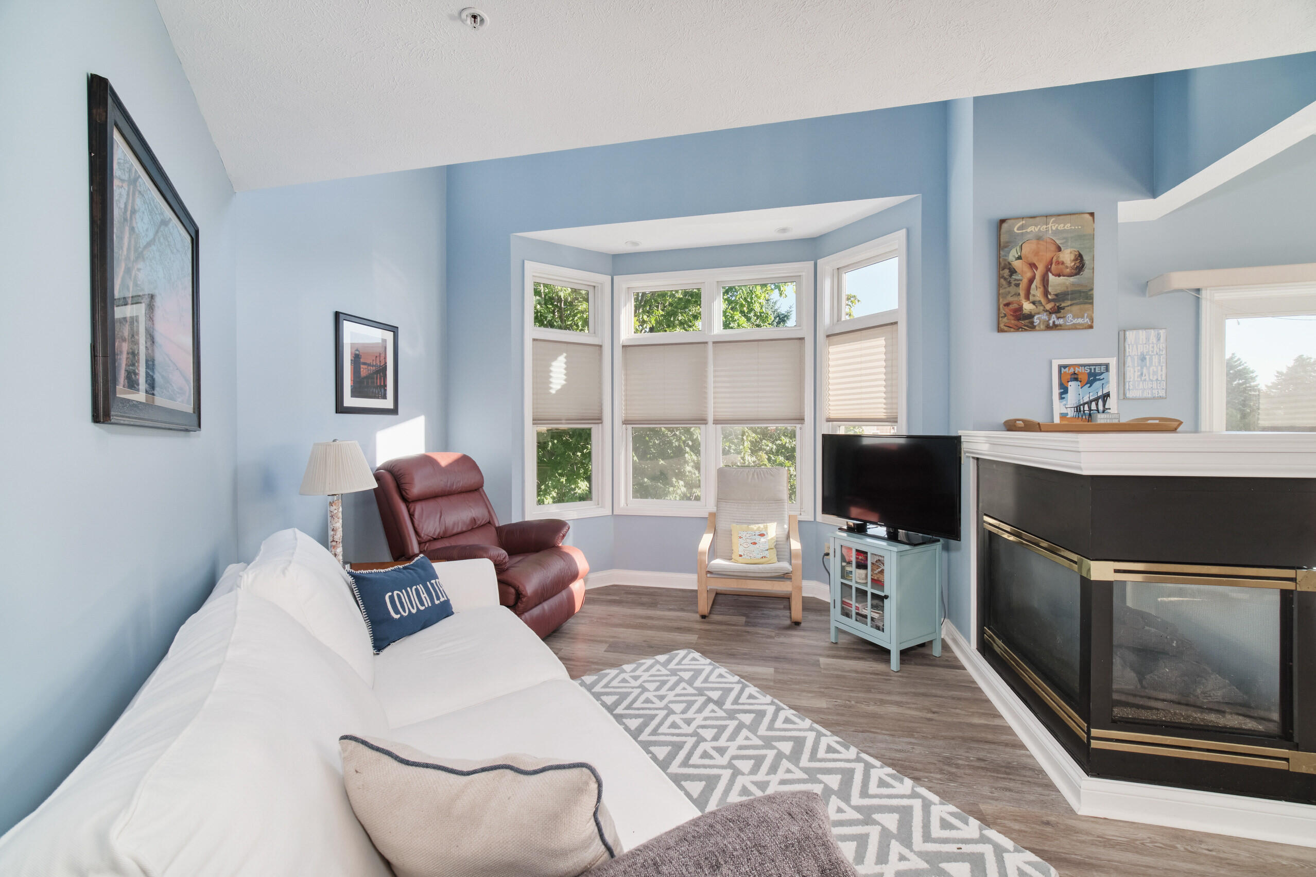 70 Brookharbor South Manistee, MI 49660 - Photo 8 of 28 Living Room