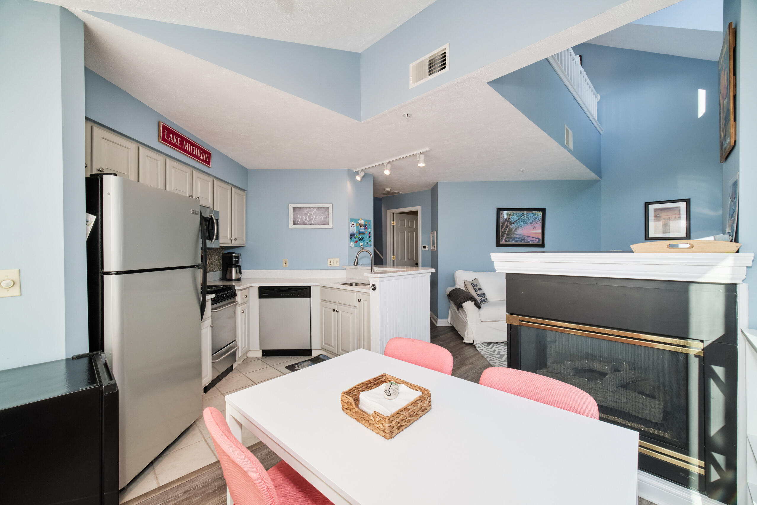 70 Brookharbor South Manistee, MI 49660 - Photo 10 of 28 Dining Area