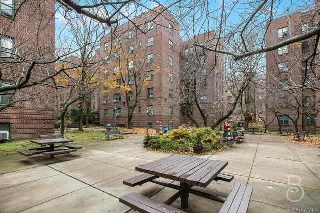 $325,000 | 34-20 79th Street, Unit 6I | Jackson Heights