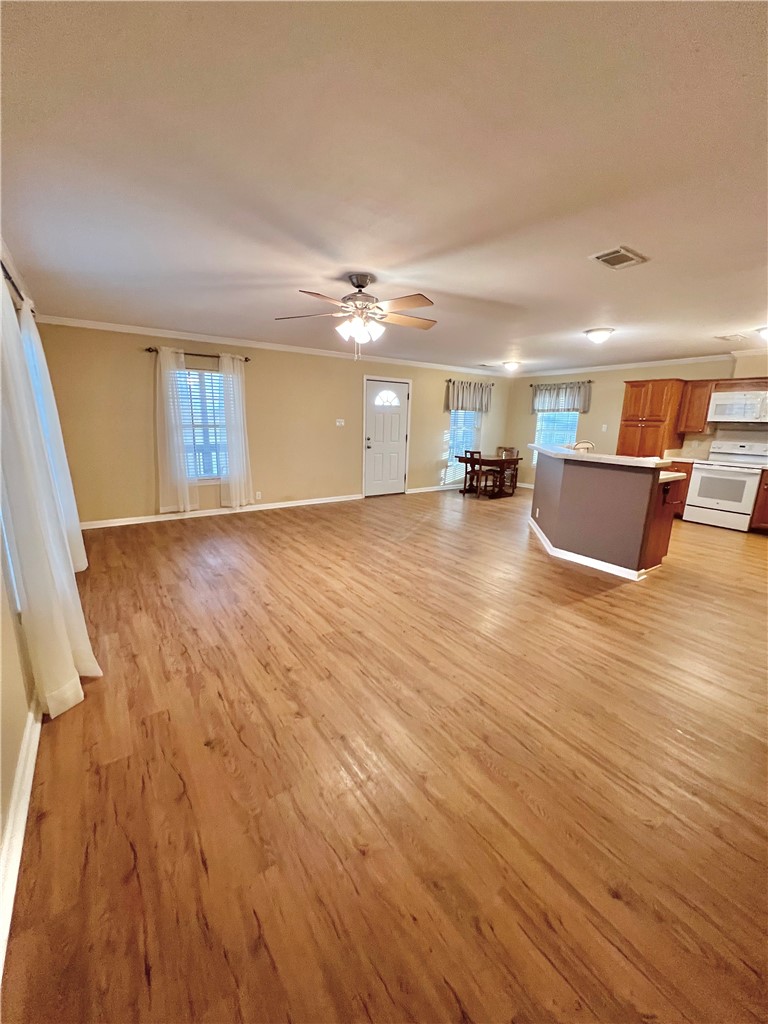 153 Boenig Road Woodsboro, TX 78393 - Photo 10 of 33 Dining/kitchen