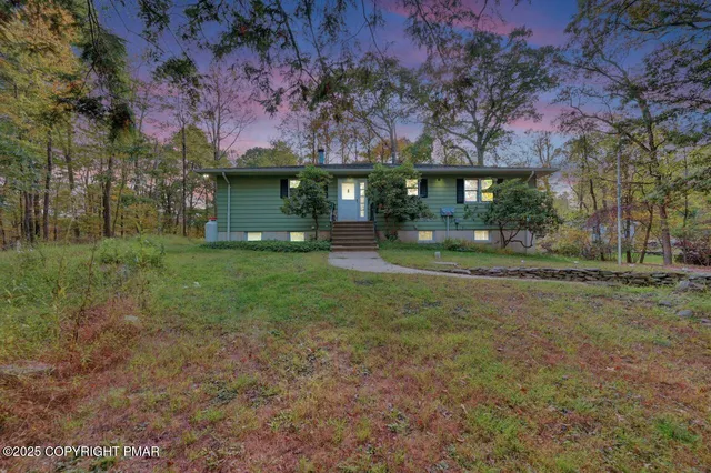 $410,000 | 136 Oak Lane, Cresco, PA 18326