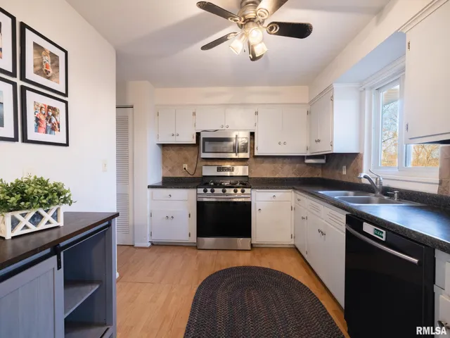 $160,000 | 134 Field Grove Court, East Peoria, IL 61611