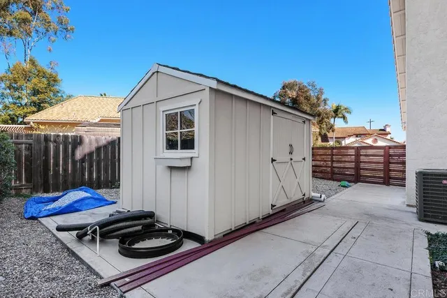 a view of a house with backyard and furniture