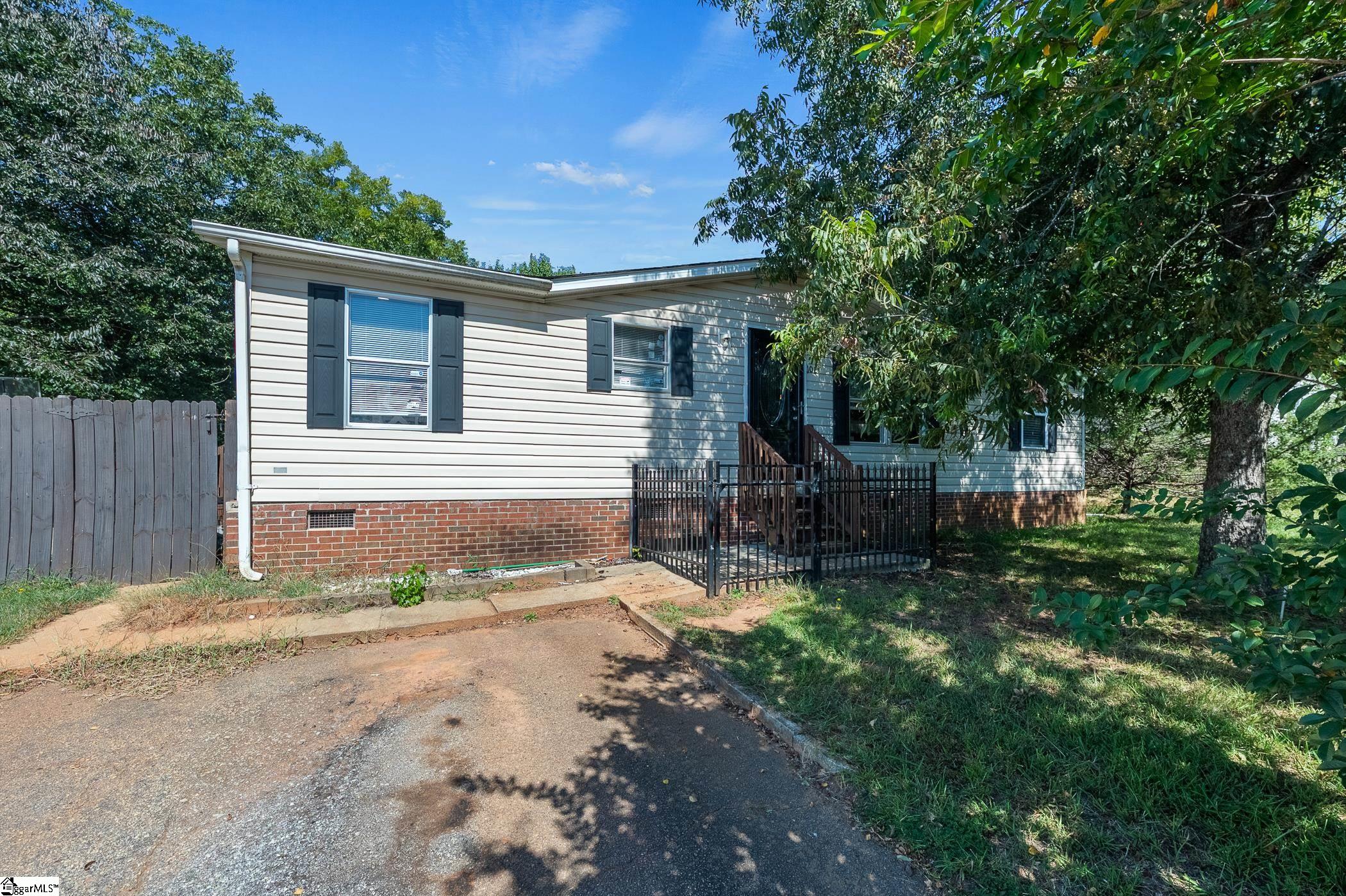 102 Riverbreeze Road Greenville, SC 29611 - Photo 1 of 34 Gallery Image 1