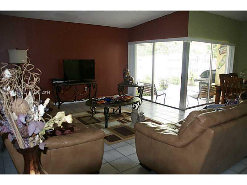 12341 Southwest 268th Street Homestead, FL 33032 - Photo 3 of 10 Den/Family/Great Room