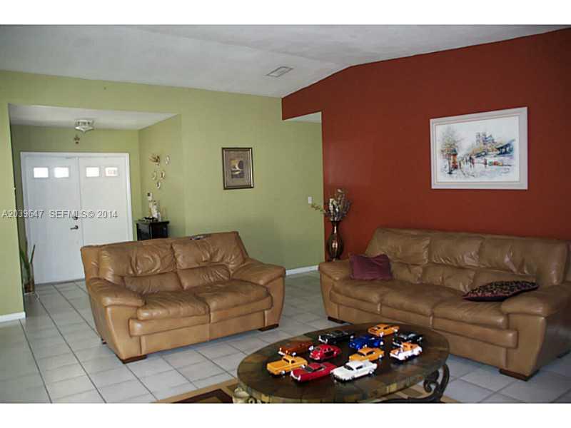 12341 Southwest 268th Street Homestead, FL 33032 - Photo 4 of 10 Den/Family/Great Room