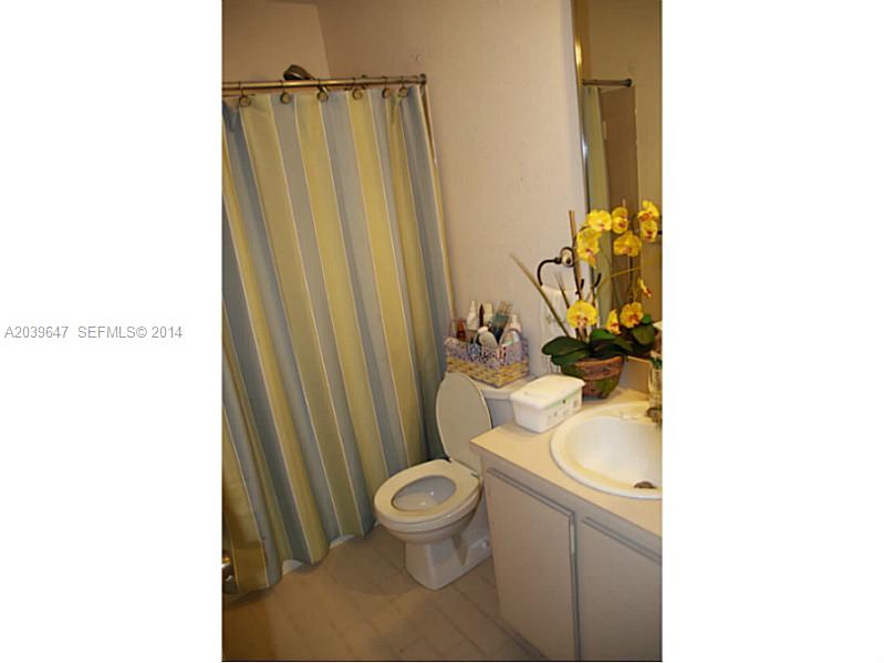 12341 Southwest 268th Street Homestead, FL 33032 - Photo 6 of 10 Bathroom