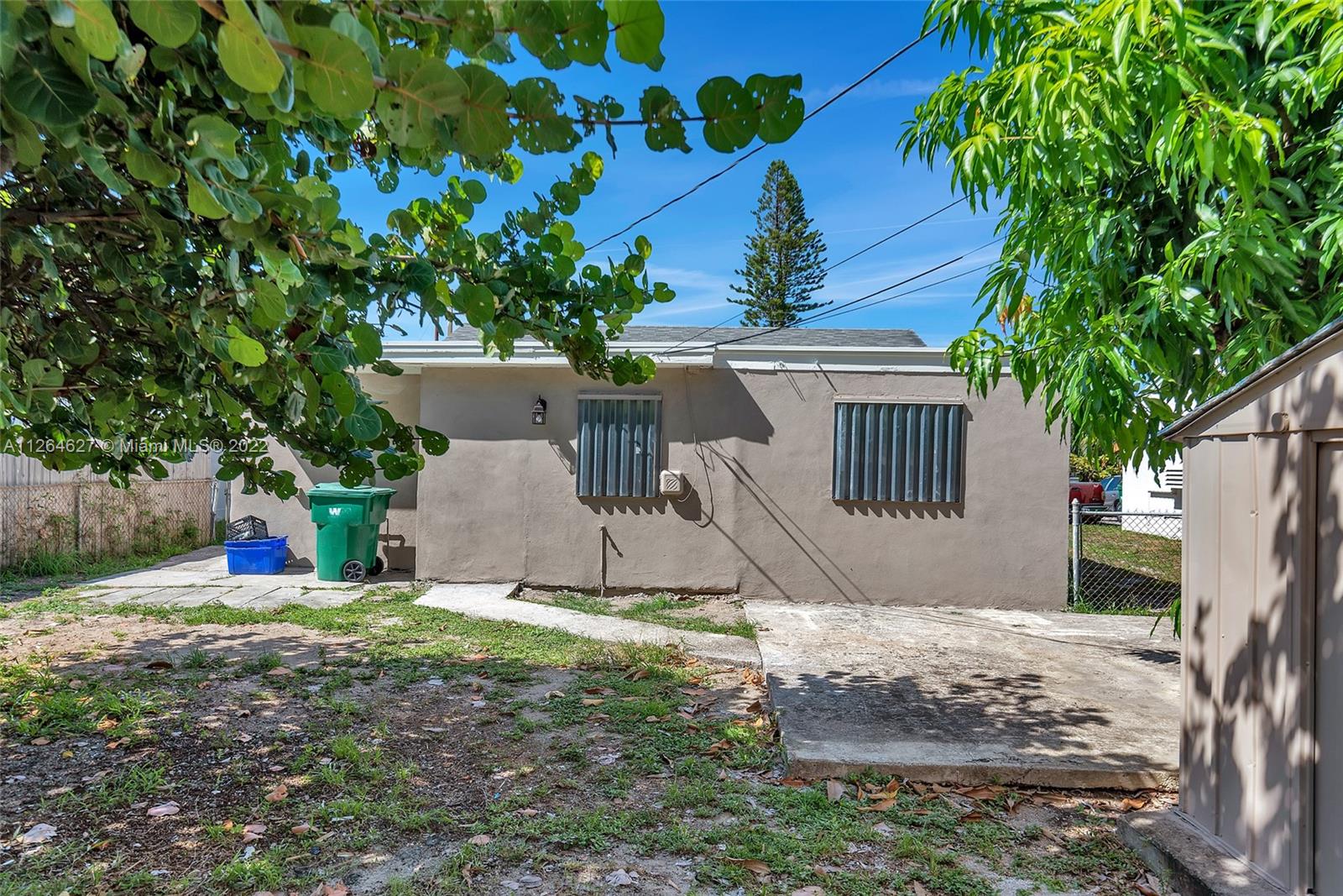 633 West 3rd Street Riviera Beach, FL 33404 - Photo 50 of 52 a front view of a house with a yard