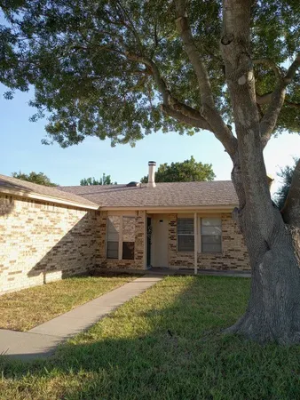 $1,850 | 1125 Selkirk Drive, Corpus Christi, TX 78418