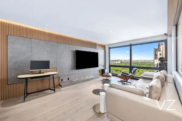 $2,798,000 | 721 5th Avenue, Unit 41E | Midtown East