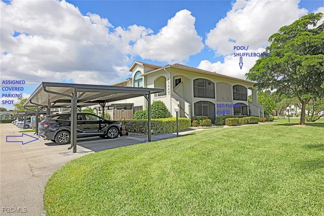 a view of a house with backyard