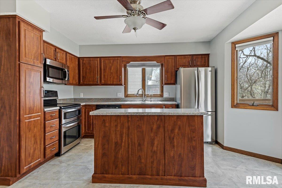 809 Diane Court Springfield, IL 62702 - Photo 11 of 32