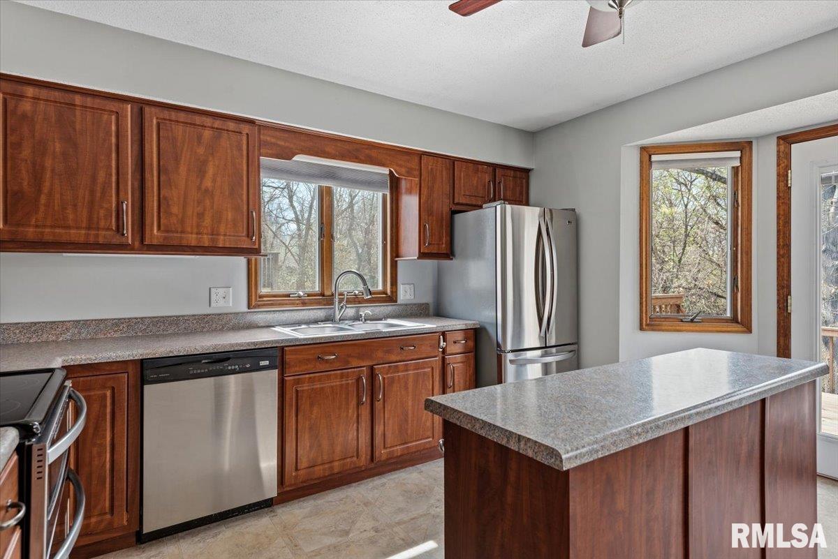 809 Diane Court Springfield, IL 62702 - Photo 14 of 32