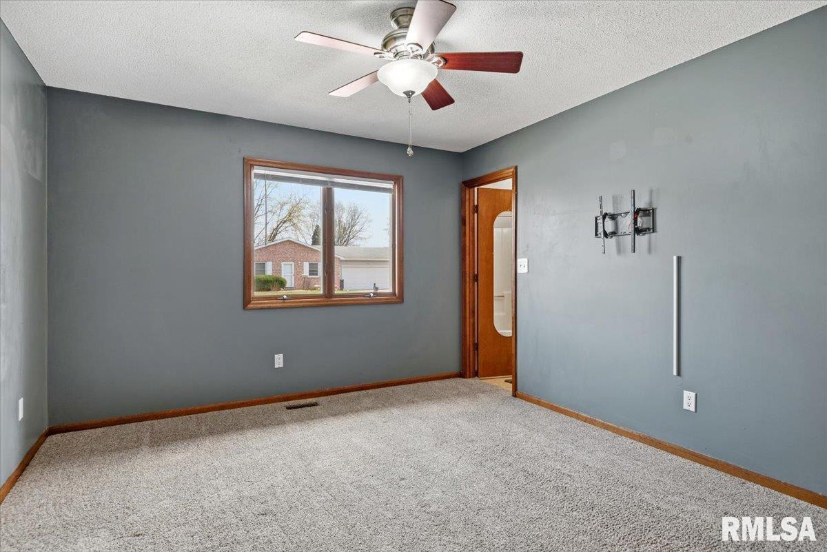 809 Diane Court Springfield, IL 62702 - Photo 19 of 32