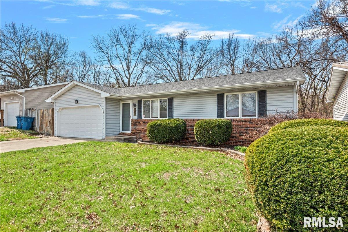 809 Diane Court Springfield, IL 62702 - Photo 2 of 32