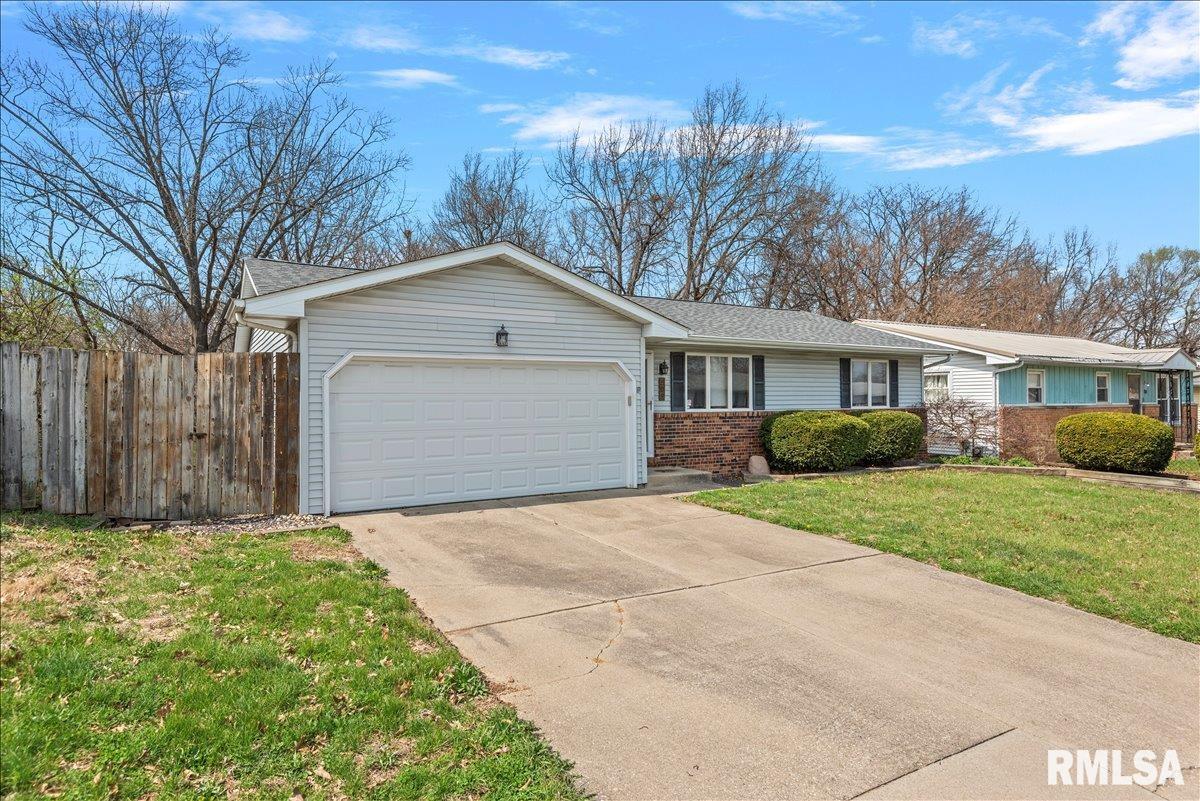 809 Diane Court Springfield, IL 62702 - Photo 3 of 32