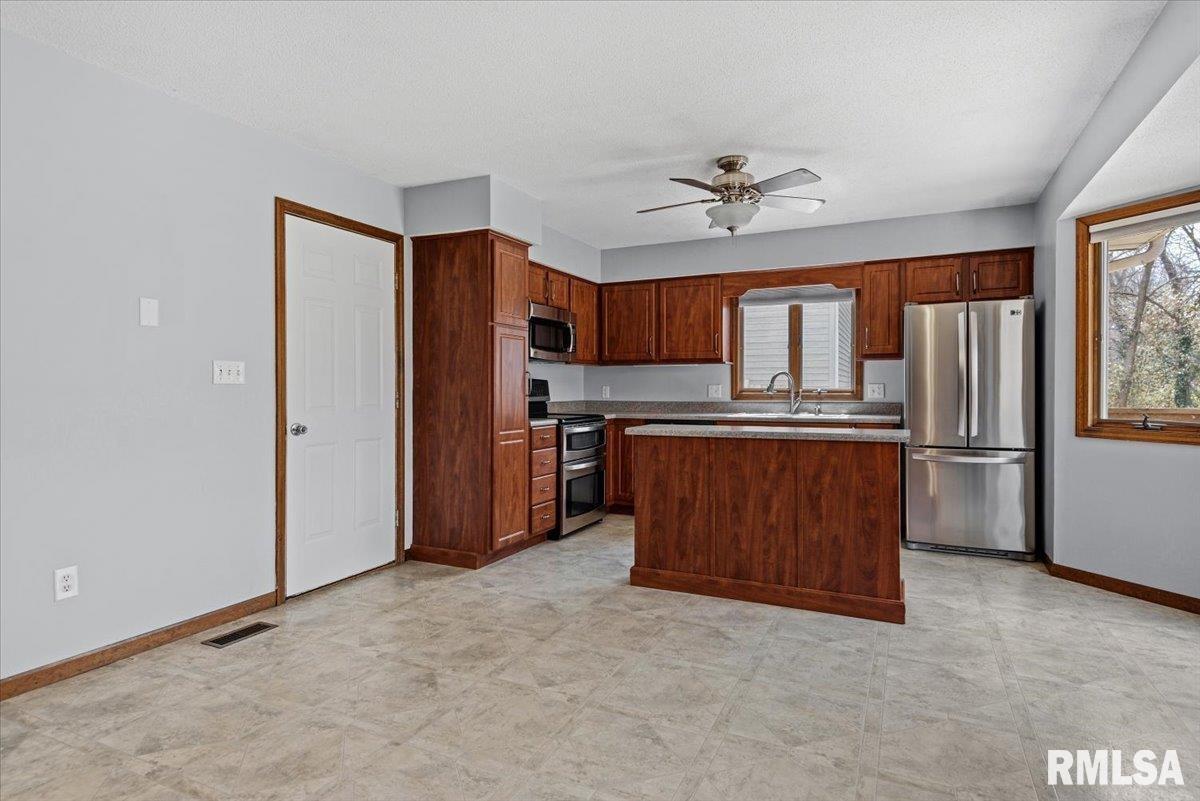 809 Diane Court Springfield, IL 62702 - Photo 9 of 32