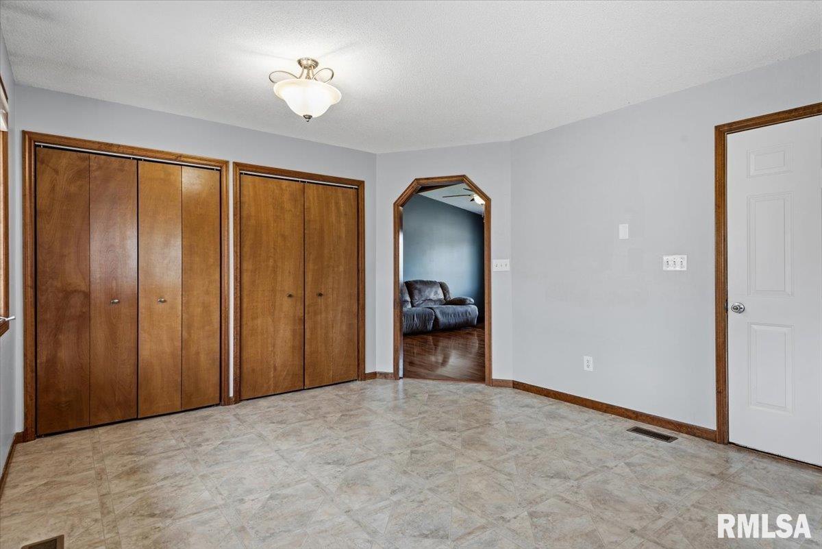 809 Diane Court Springfield, IL 62702 - Photo 10 of 32