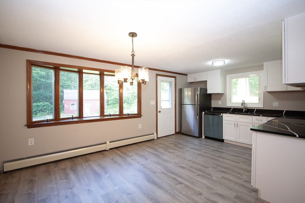 21 Siani Road Leicester, MA 01542 - Photo 7 of 31
