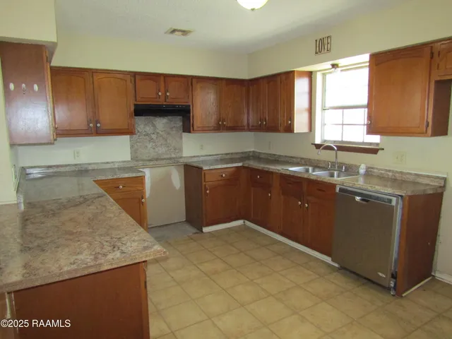 $84,500 | 3711 Redwood Drive, New Iberia, LA 70560