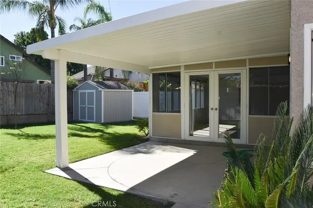 a view of a house with yard and tree s