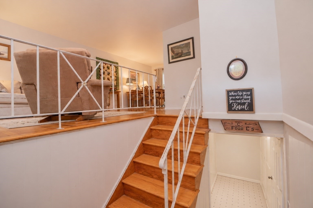 15 Molloy Road Georgetown, MA 01833 - Photo 2 of 20