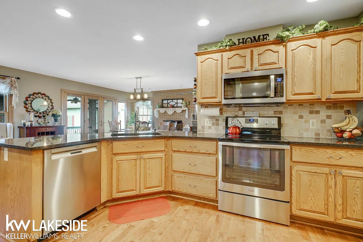 10210 Smiths Creek Road Goodells, MI 48027 - Photo 17 of 47 31352630-16.JPG