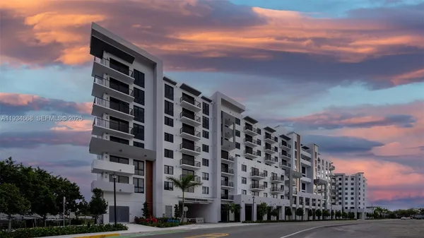 $2,535 | 19401 West Dixie Highway, Unit 726, Miami, FL 33180