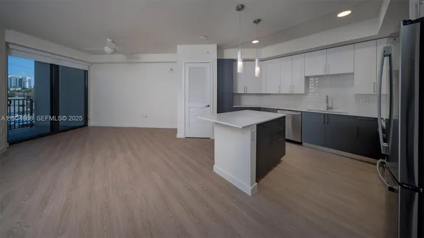 $2,535 | 19401 West Dixie Highway, Unit 726, Miami, FL 33180