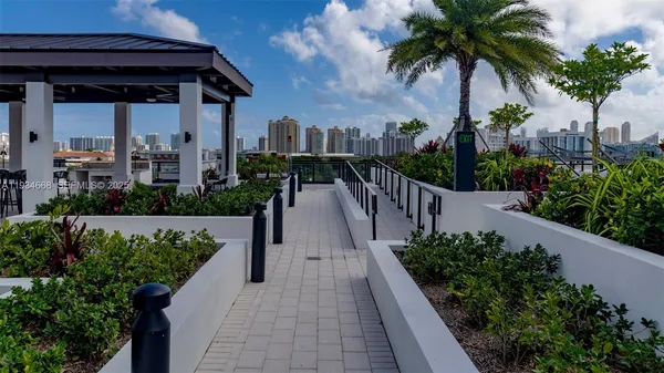 $2,535 | 19401 West Dixie Highway, Unit 726, Miami, FL 33180