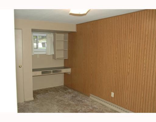 20 Fort Pitt Road Carnegie, PA 15106 - Photo 9 of 14 Other. Bedroom #4 with built-in desk and shelving