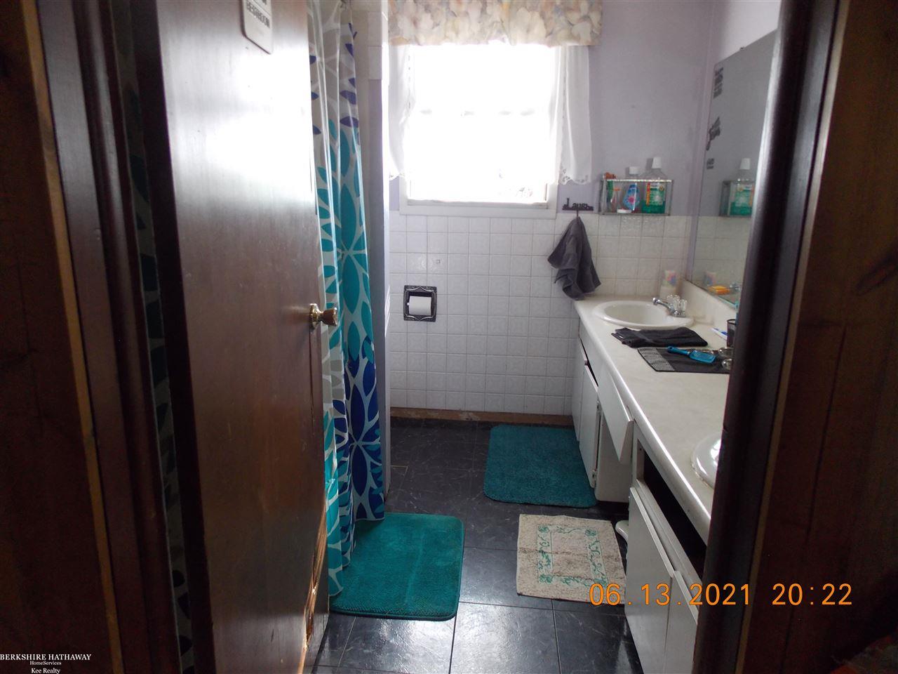 8679 Avoca Road Avoca, MI 48006 - Photo 14 of 29 bathroom