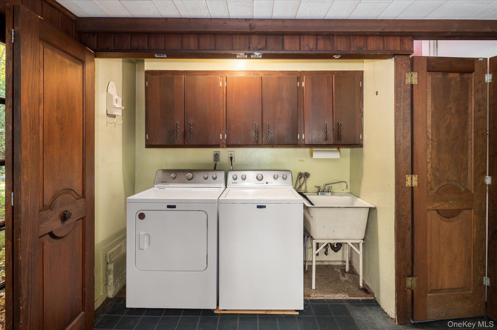 131 Allison Road Katonah, NY 10536 - Photo 26 of 28 a utility room with dryer and washer