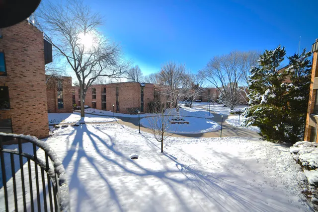 $1,500 | 1906 East Shorewood Boulevard, Unit 263, Shorewood, WI 53211