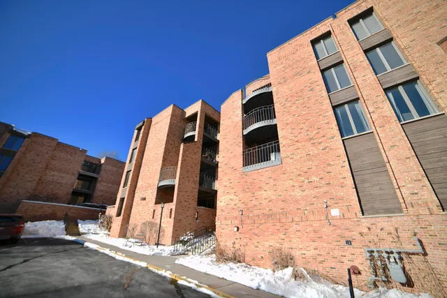 $1,500 | 1906 East Shorewood Boulevard, Unit 263, Shorewood, WI 53211