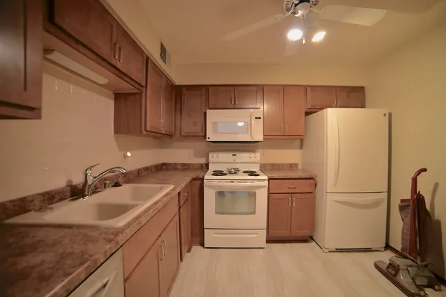 $1,500 | 1906 East Shorewood Boulevard, Unit 263, Shorewood, WI 53211