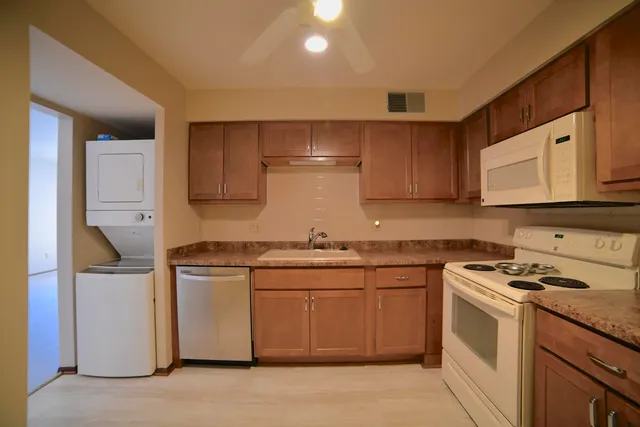 $1,500 | 1906 East Shorewood Boulevard, Unit 263, Shorewood, WI 53211