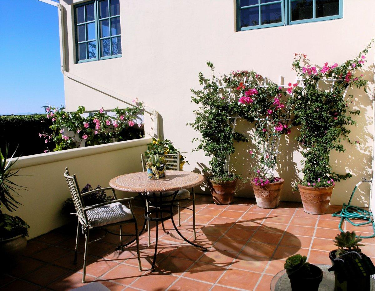 580 Las Alturas Road Santa Barbara, CA 93103 - Photo 15 of 15 a view of a outdoor seating area