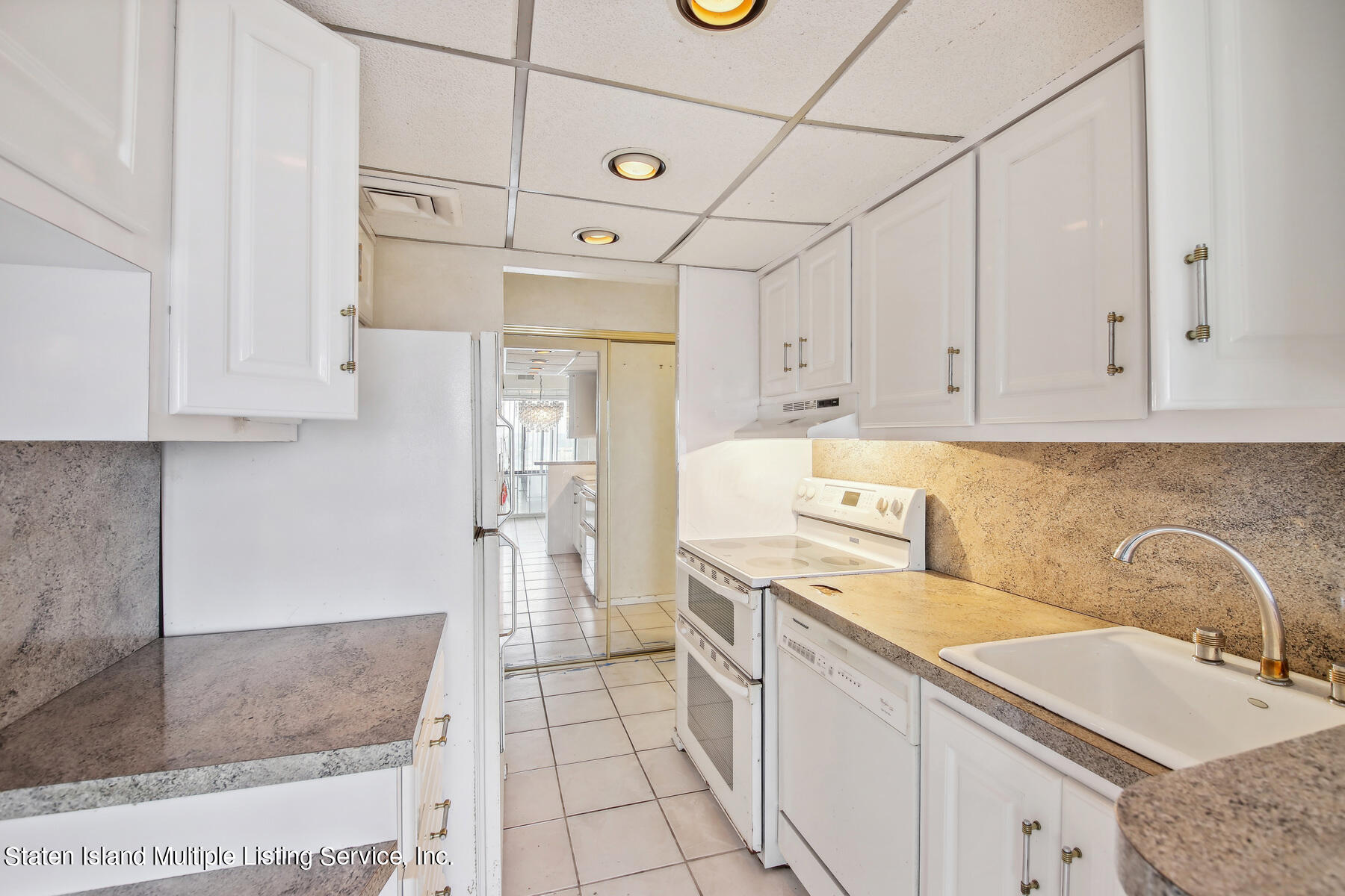 5 Windham Loop, Unit 4B Staten Island, NY 10314 - Photo 6 of 12 5 Windham Loop Kitchen 9