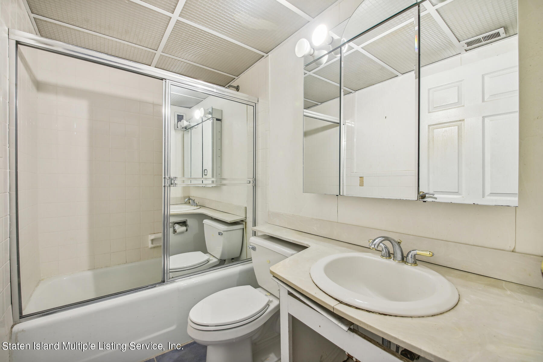 5 Windham Loop, Unit 4B Staten Island, NY 10314 - Photo 8 of 12 5 Windham Loop Bathroom Photo 2