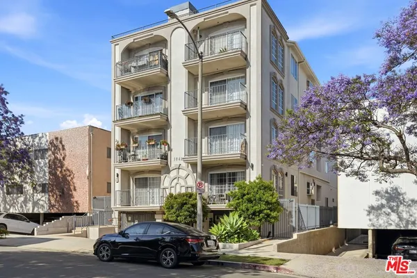 $5,700 | 1842 Greenfield Avenue, Unit 102, Los Angeles, CA 90025