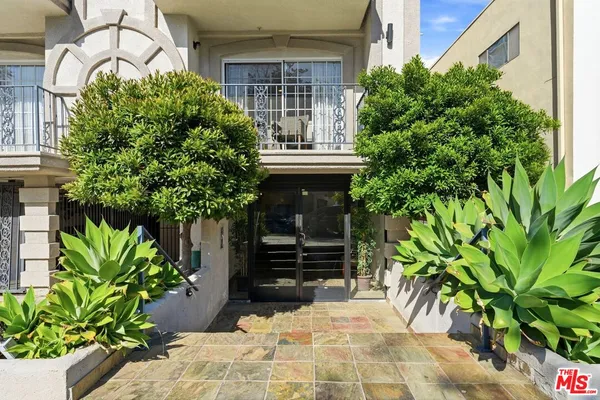 $5,700 | 1842 Greenfield Avenue, Unit 102, Los Angeles, CA 90025