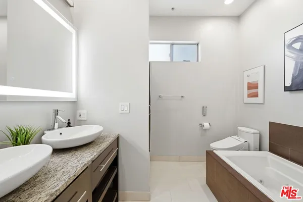 $5,700 | 1842 Greenfield Avenue, Unit 102, Los Angeles, CA 90025
