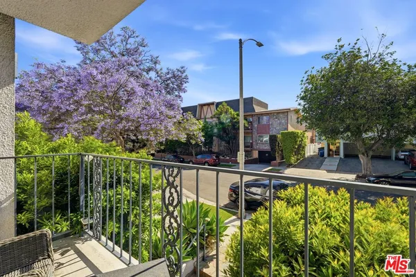 $5,700 | 1842 Greenfield Avenue, Unit 102, Los Angeles, CA 90025