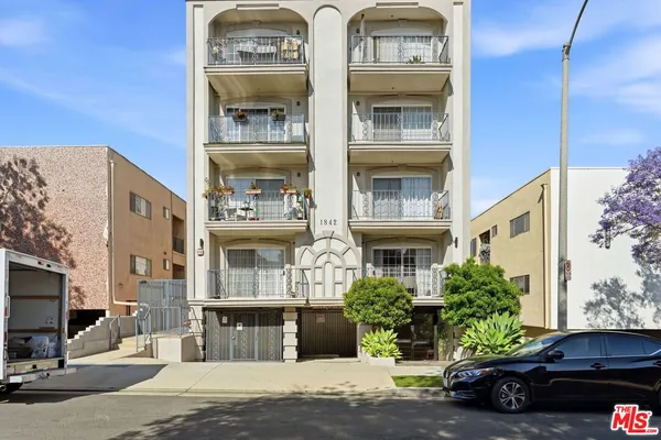 $5,500 | 1842 Greenfield Avenue, Unit 102, Los Angeles, CA 90025