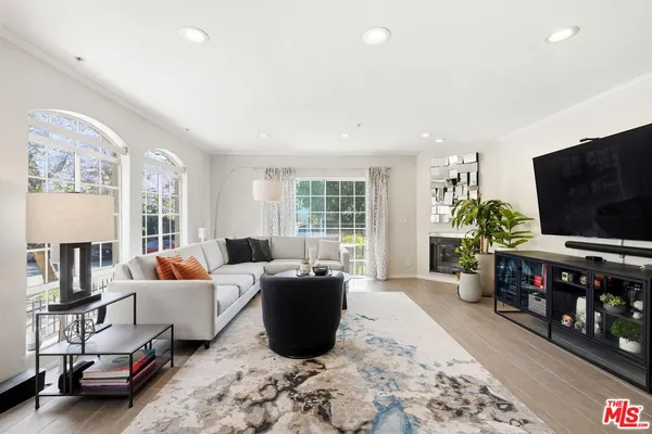 $5,700 | 1842 Greenfield Avenue, Unit 102, Los Angeles, CA 90025