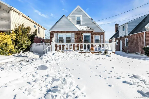 $815,000 | 20 Law Street, North Valley Stream, NY 11580