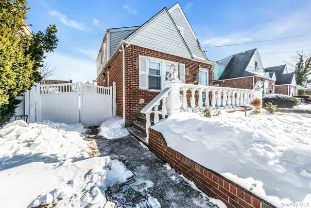 $815,000 | 20 Law Street, North Valley Stream, NY 11580